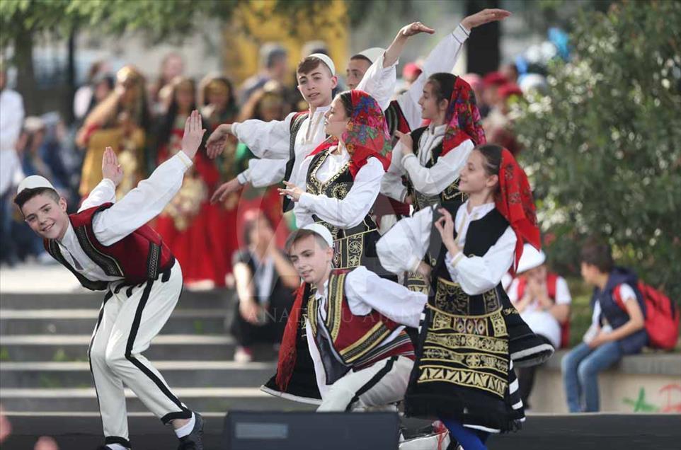 Aydın Çıkışlı Uçaklı Balkan Turunda Boşnak Gecesine Katılım 